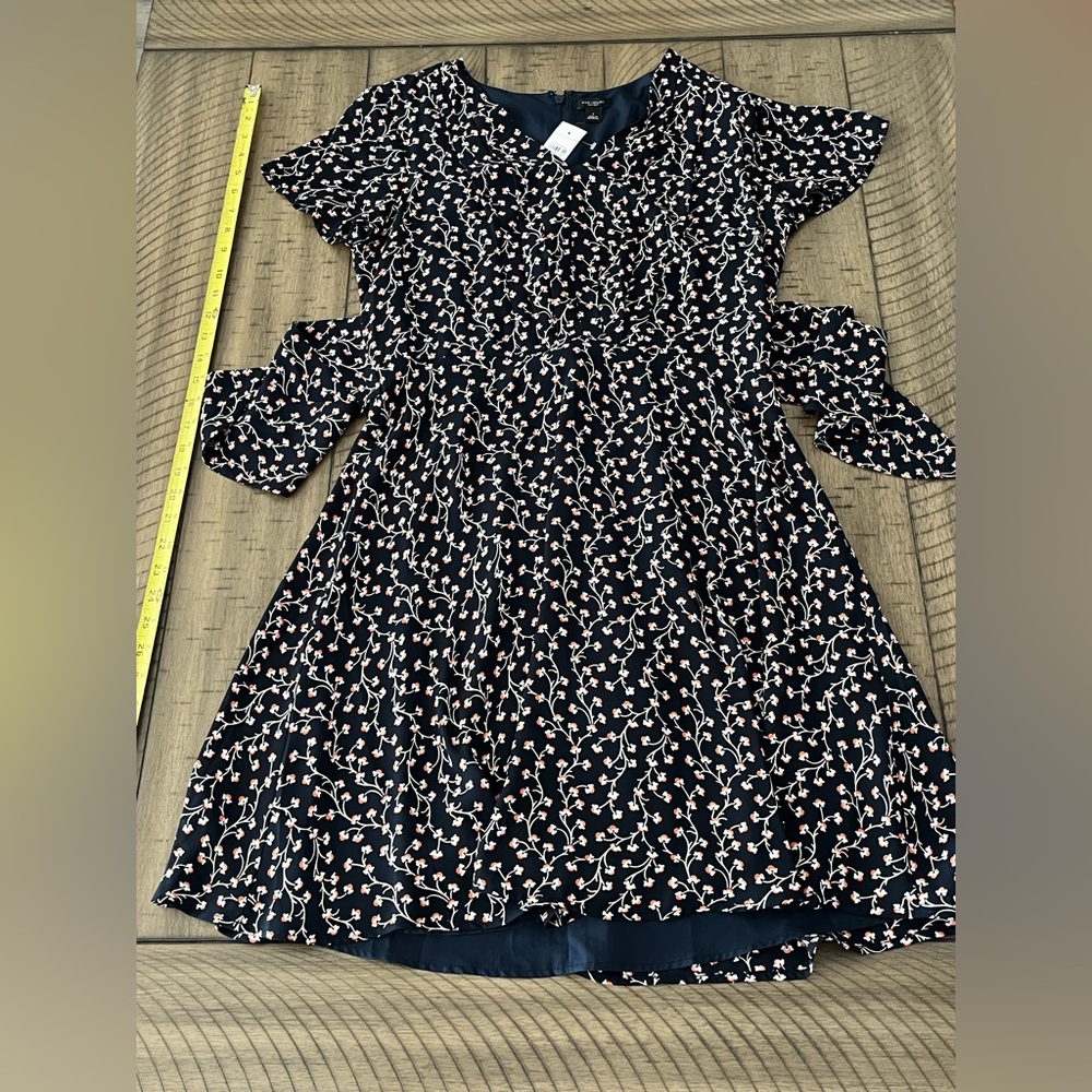 NWT LOFT lined Navy Floral Midi Dress with zip back and waist tie